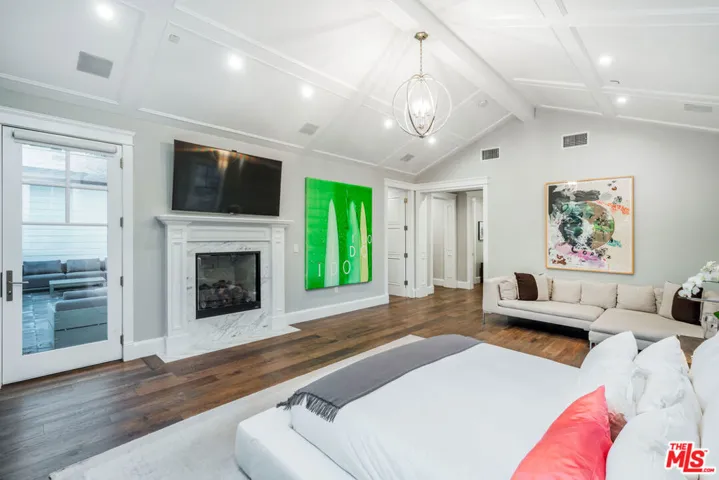 4800 Zelzah Avenue, Encino, California 91316