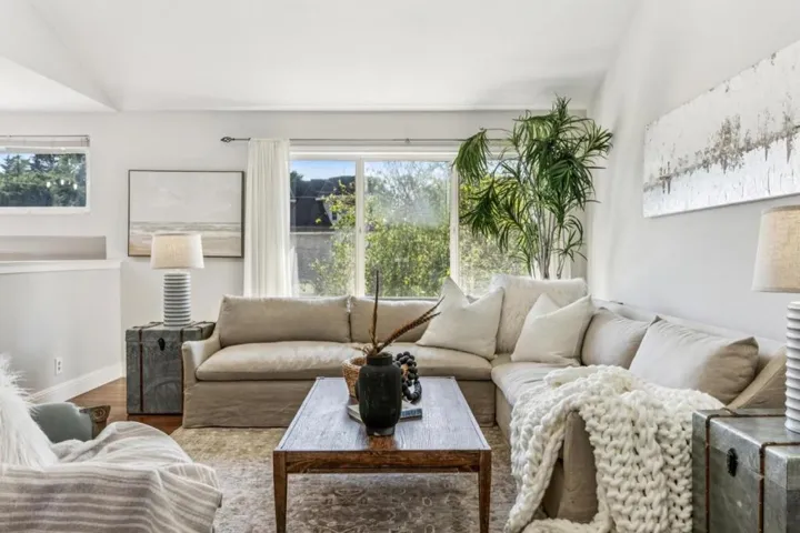 1077 Pearl Avenue, Moss Beach, California 94038