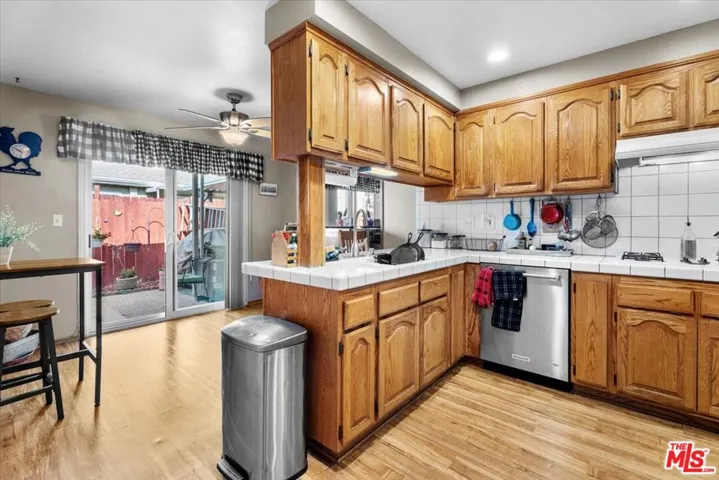 26856 Avenue Of The Oaks, Newhall, California 91321