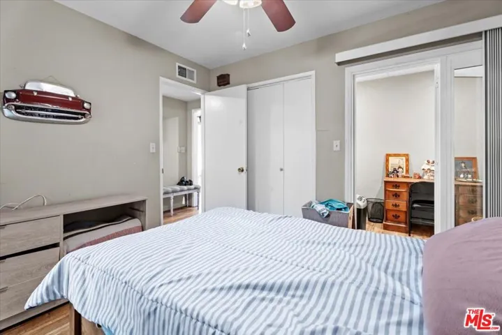 26856 Avenue Of The Oaks, Newhall, California 91321