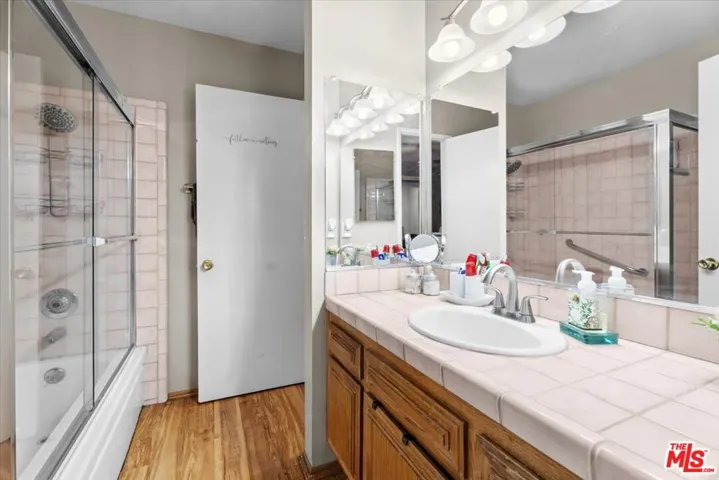 26856 Avenue Of The Oaks, Newhall, California 91321