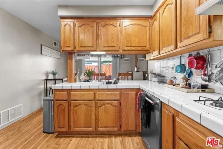 26856 Avenue Of The Oaks, Newhall, California 91321