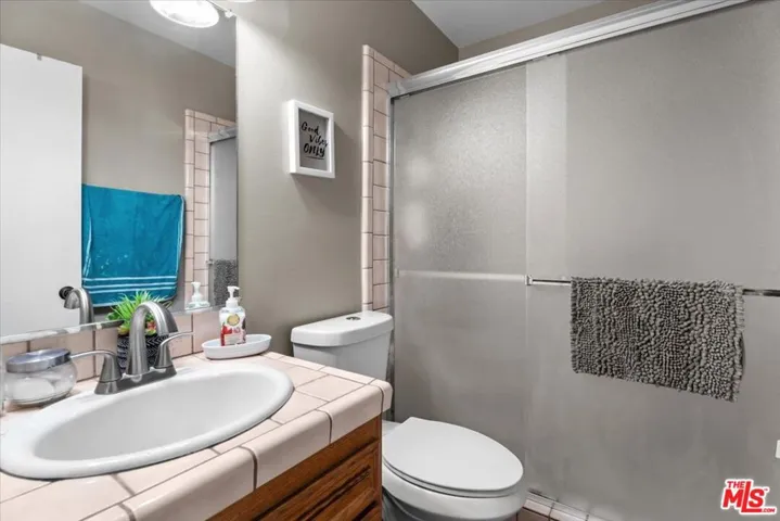 26856 Avenue Of The Oaks, Newhall, California 91321