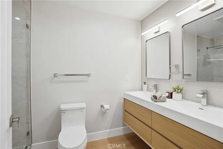 Hallway full bathroom