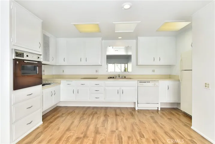 13741 Annandale Drive 18j, Seal Beach, California 90740