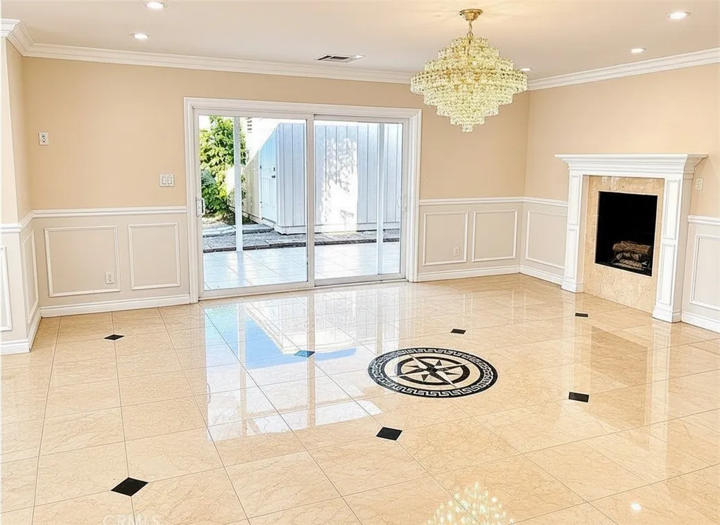 Spacious Family Room