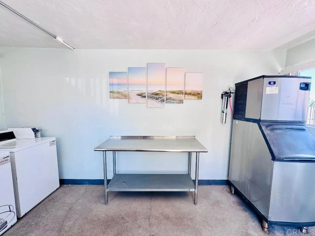 Communityy Laundry room folding table