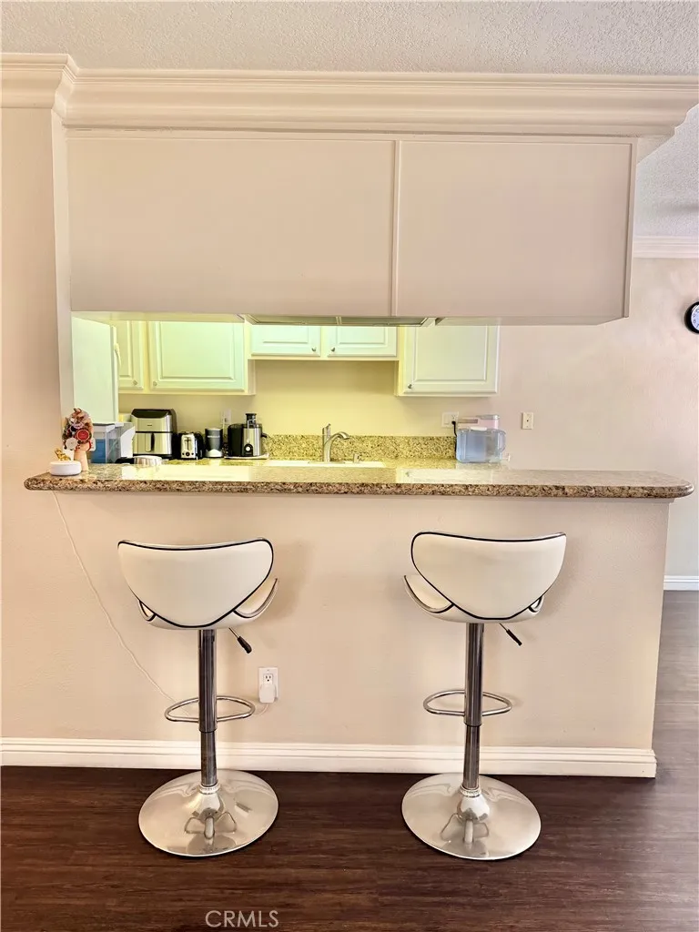 Kitchen bar