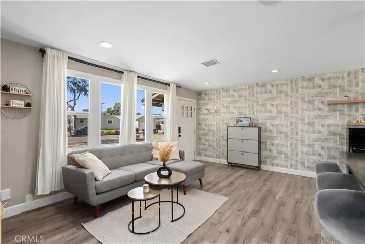 1909 W Walnut Avenue, Fullerton, California 92833