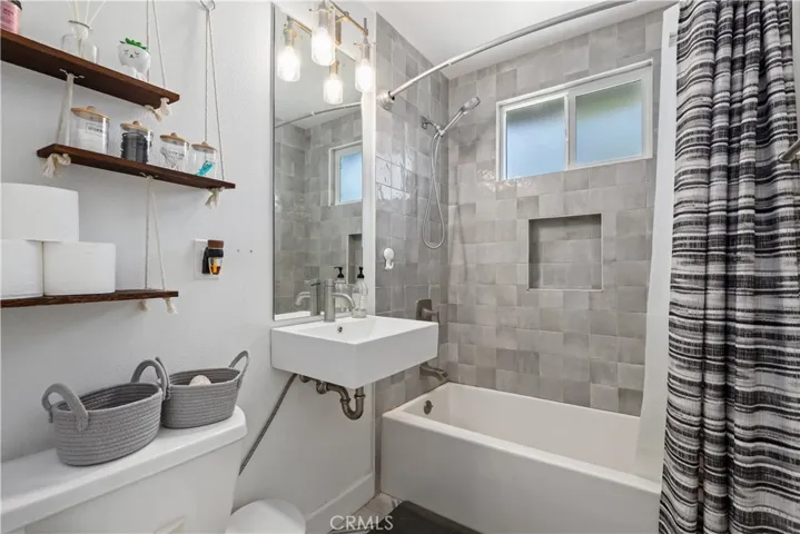 1909 W Walnut Avenue, Fullerton, California 92833