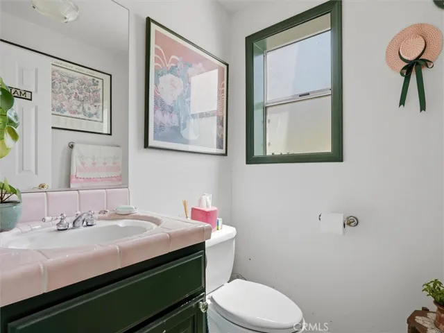 Downstairs 1/2 bath