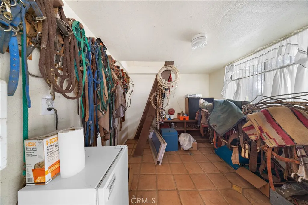 tack rm with loft  in left barn
