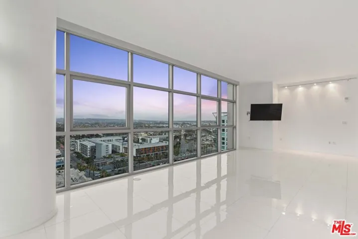 13700 Marina Pointe Drive 1915, Marina Del Rey, California 90292