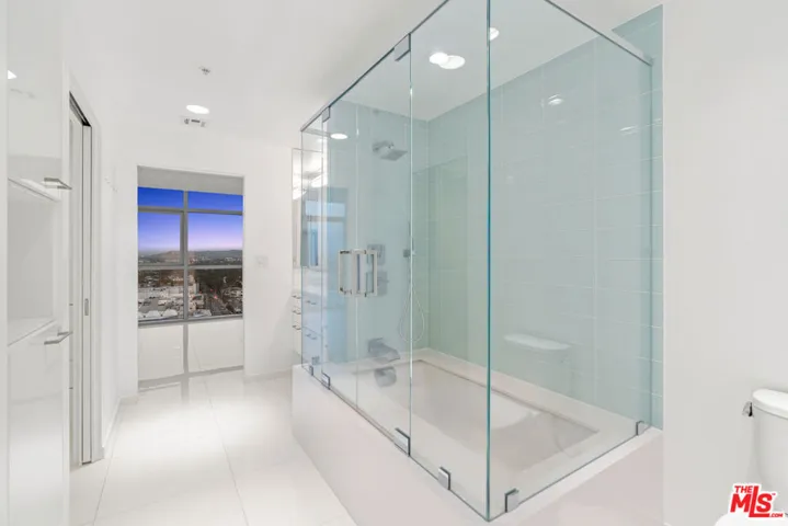 13700 Marina Pointe Drive 1915, Marina Del Rey, California 90292