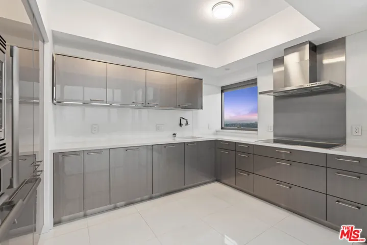 13700 Marina Pointe Drive 1915, Marina Del Rey, California 90292