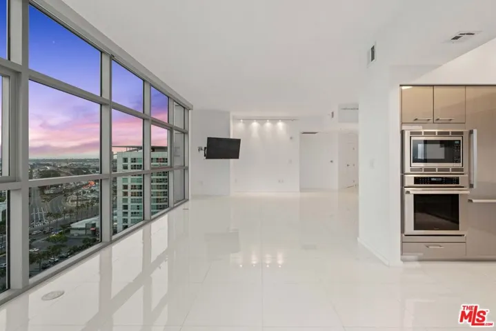 13700 Marina Pointe Drive 1915, Marina Del Rey, California 90292