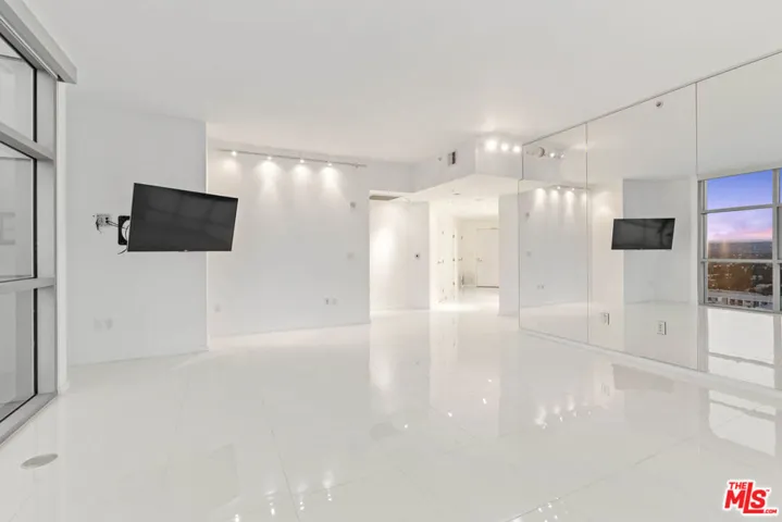 13700 Marina Pointe Drive 1915, Marina Del Rey, California 90292