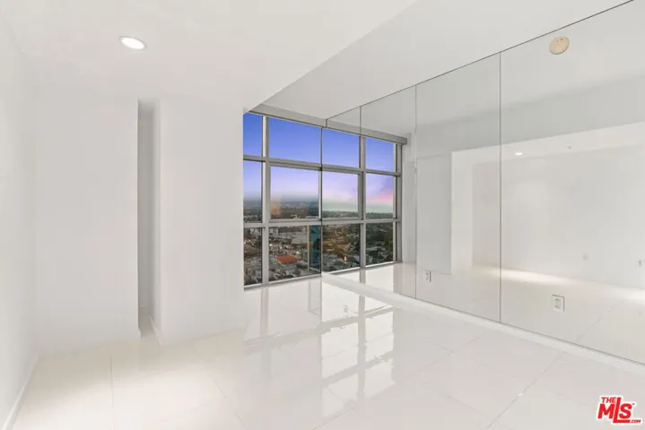13700 Marina Pointe Drive 1915, Marina Del Rey, California 90292