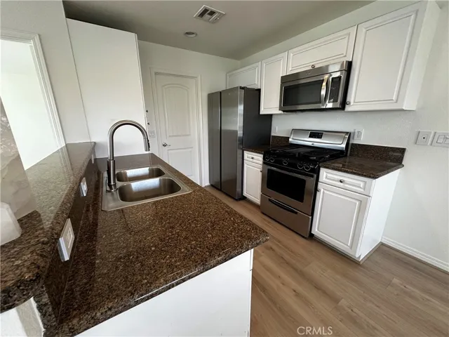 Kitchen breakfast counter