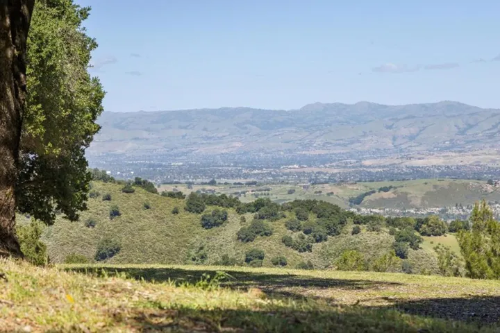 19751 Hicks Road, Los Gatos, California 95032