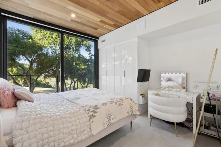 19751 Hicks Road, Los Gatos, California 95032