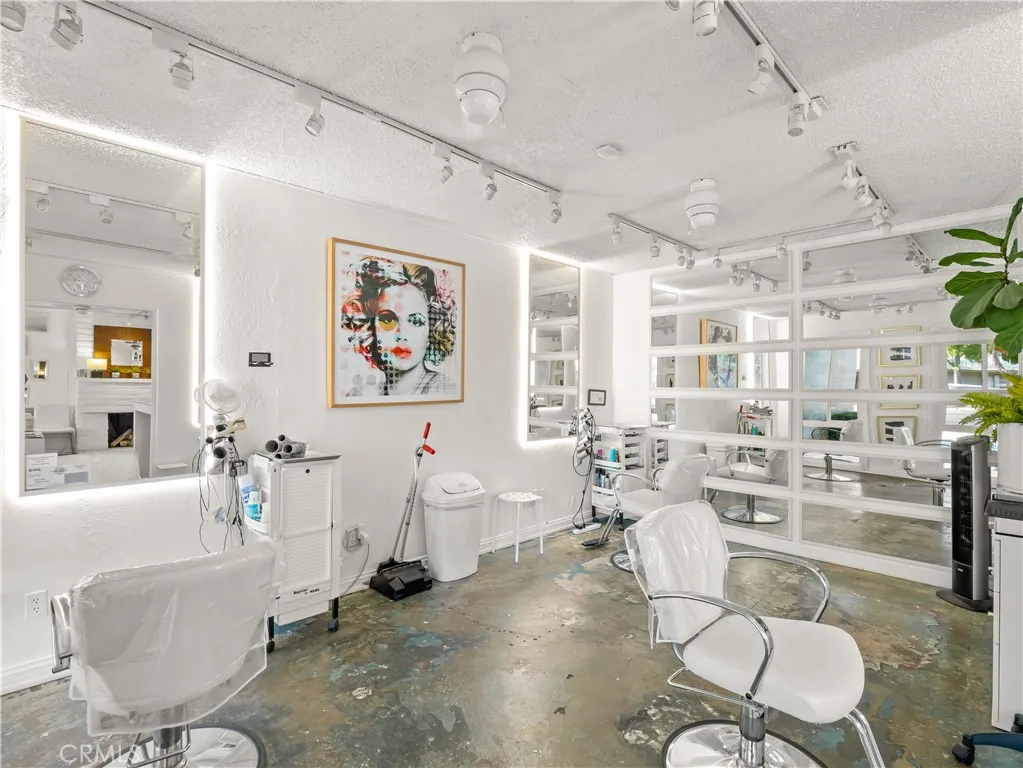 tenant in place- hair salon