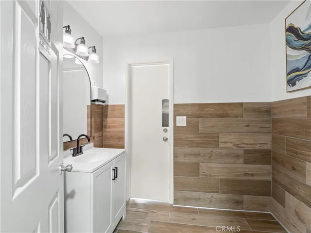 bathroom shared by unit 4 & 5