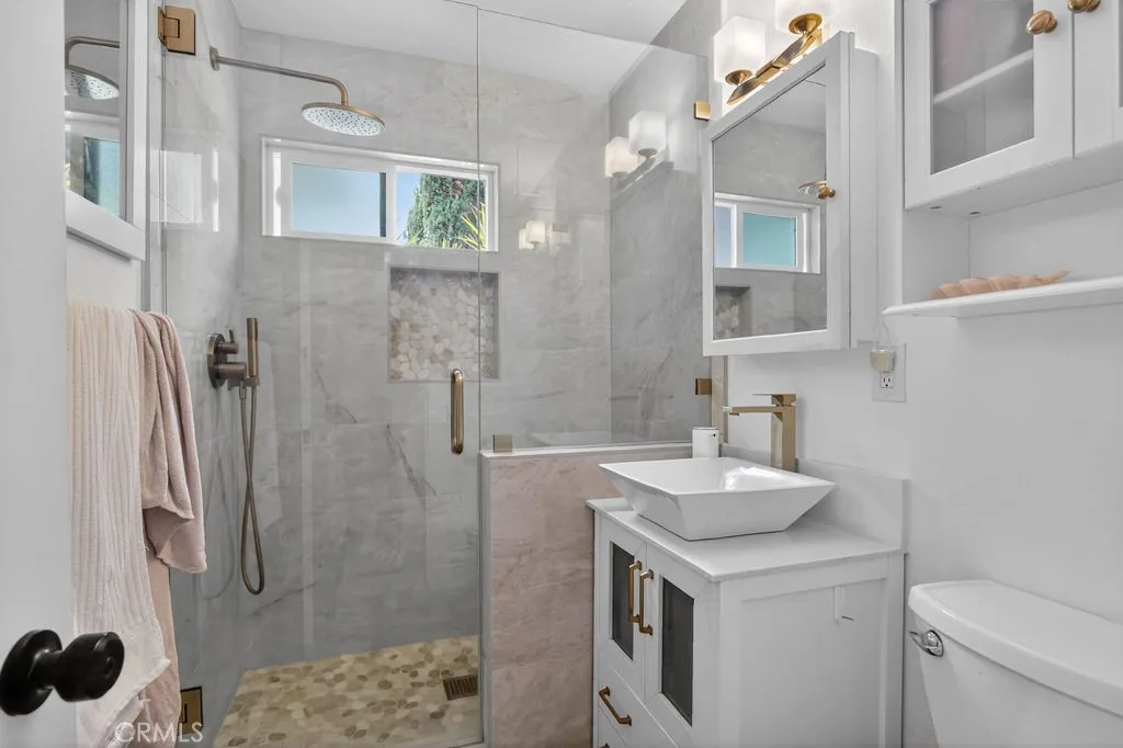 Main floor guest bath