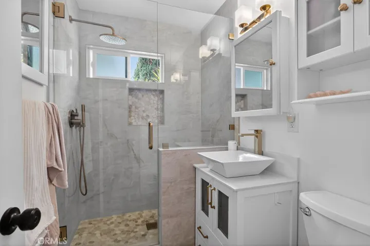 Main floor guest bath