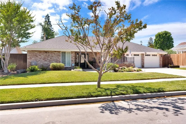 7495 N Flora Avenue, Fresno, California 93720