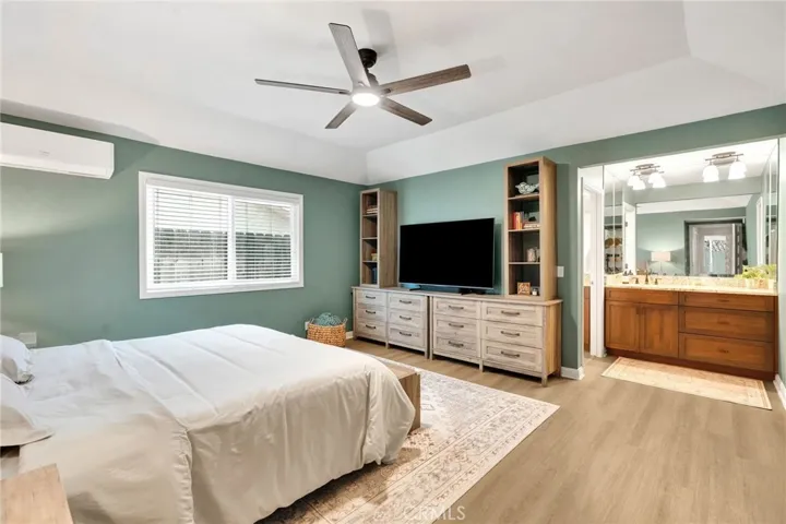 7495 N Flora Avenue, Fresno, California 93720