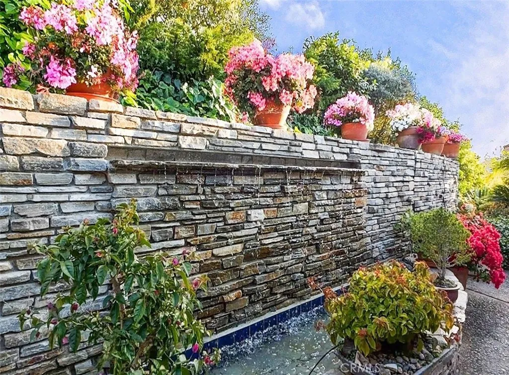 Side Fountain