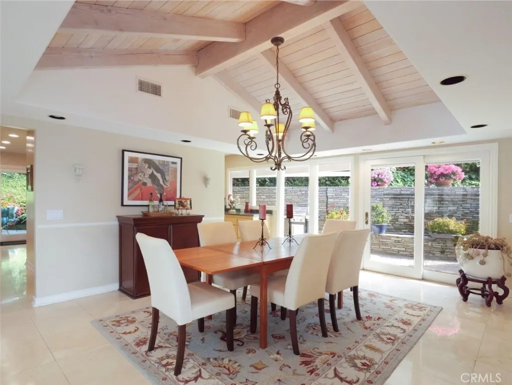 Casual Dining Area