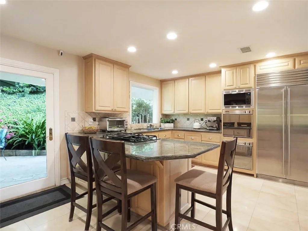 Kitchen Breakfast Counter