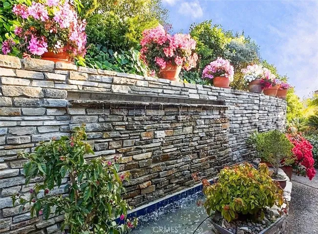 Side Fountain