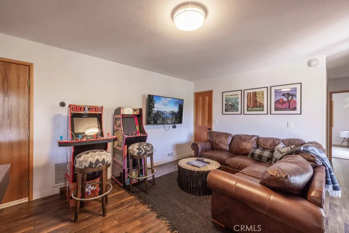 43855 Wolf, Big Bear Lake, California 92315