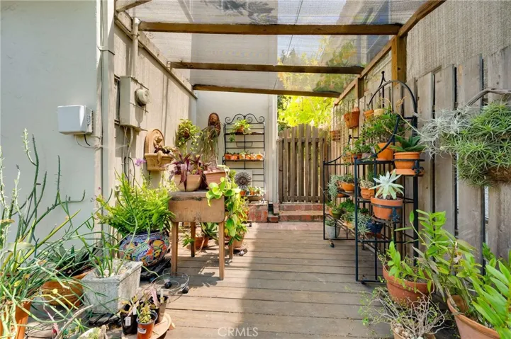 Side Space Flower Area