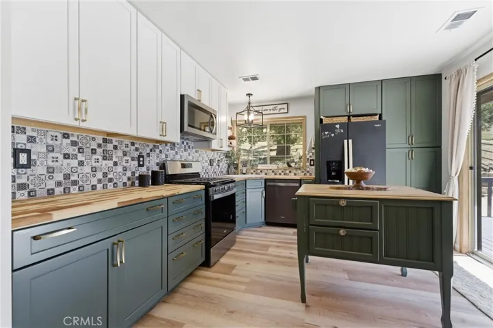 24360 Willow Pass Drive, Tehachapi, California 93561