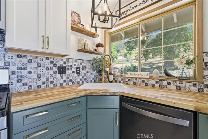 24360 Willow Pass Drive, Tehachapi, California 93561