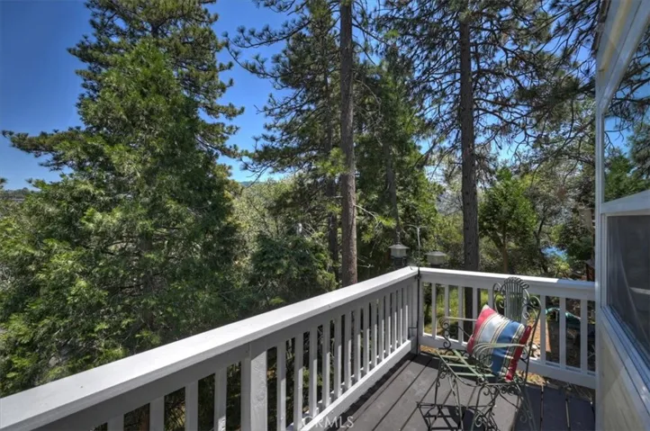 Top deck, peek a boo lake view