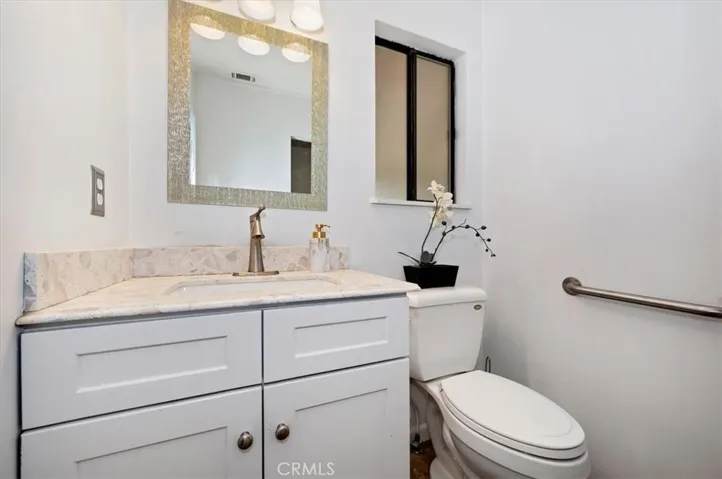 1/2 BA upstairs