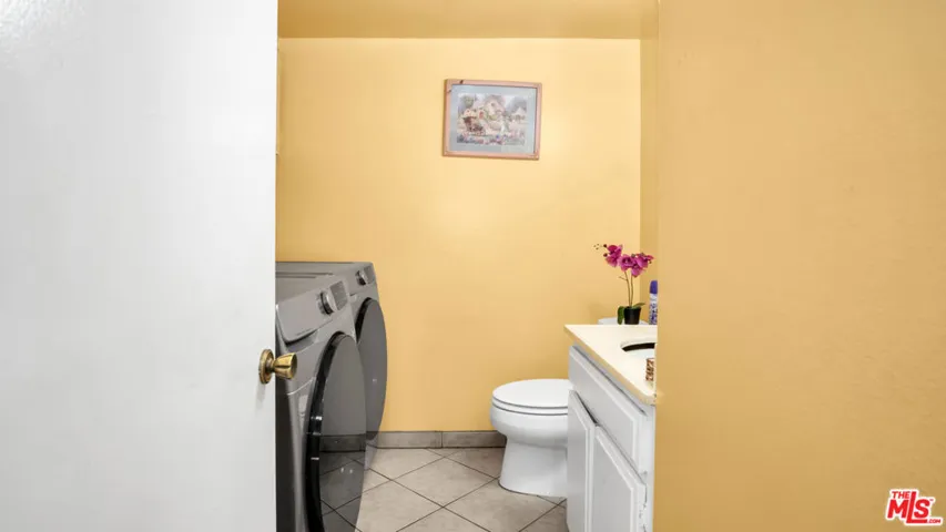 13567 Valerio Street C, Van Nuys, California 91405