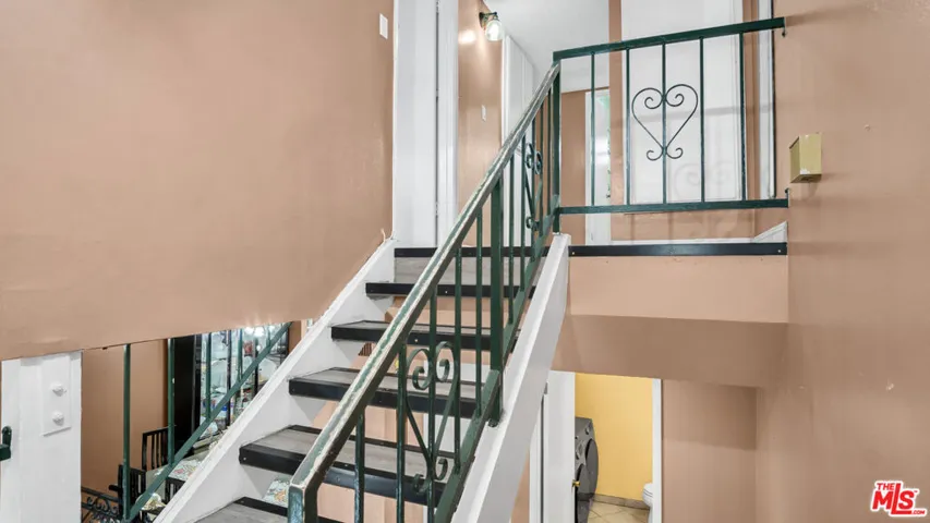 13567 Valerio Street C, Van Nuys, California 91405