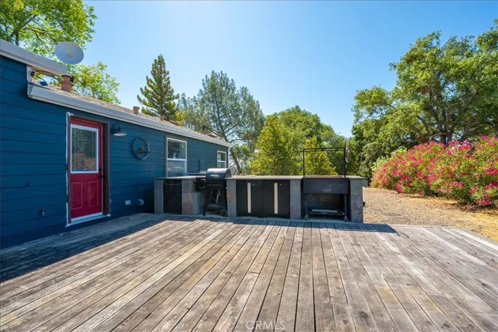 Back Deck and BBQ area