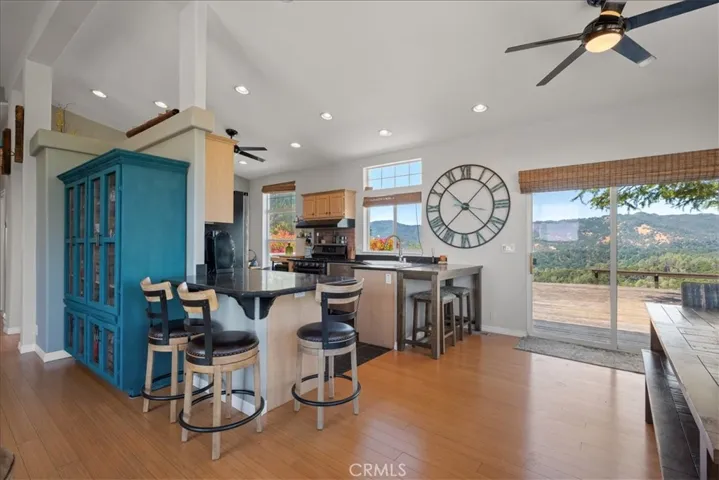 Kitchen/Breakfast Bar