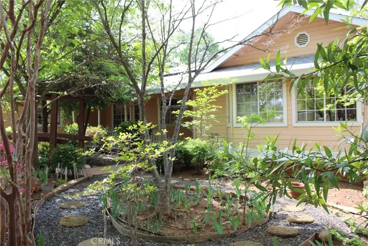 Front yard facing entryway