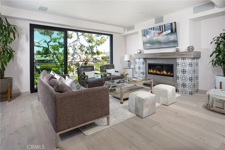 358 Dahlia Place, Corona Del Mar, California 92625
