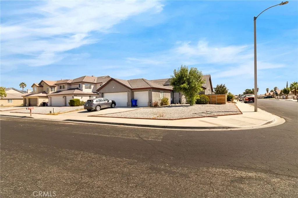 NICE CORNER LOT