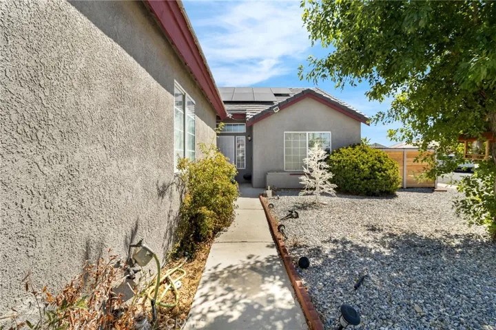 WALKWAY TO FRONT DOOR
