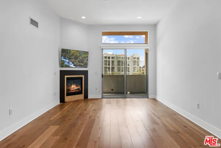 Living / Dining Area